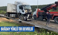 BUĞDAY YÜKLÜ TIR DEVRİLDİ