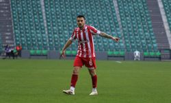 İKİ FUTBOLCU YOLLARINI AYIRDI