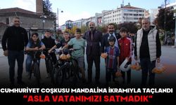 CUMHURİYET COŞKUSU MANDALİNA İKRAMIYLA TAÇLANDI:  “ASLA VATANIMIZI SATMADIK”