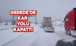 Kar Kalınlığı 60 Santimi Geçti, Tırlar Rampada Çakıldı