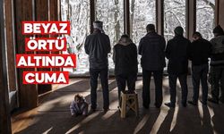 Bolu’da Cuma Namazı Beyaz Örtü Altında Kılındı