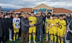 ASKF BAŞKANI METİN VE İL TEMSİLCİSİ AKSAY KUPAYI TAKDİM ETTİ