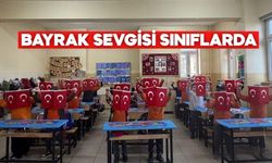 Yunus Emre İlk ve Ortaokulu’nda ilk ders: Bayrak