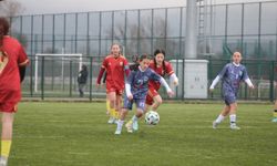 U17 KIZLAR’DA DERBİ LİDERİN OLDU