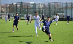 ALADAĞSPOR’UN YENİLMEZLİK SERİSİNİ DÖRTDİVANSPOR BİTİRDİ