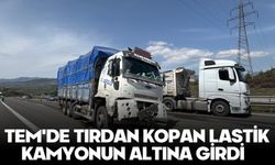 TEM'DE TIRDAN KOPAN LASTİK KAMYONUN ALTINA GİRDİ