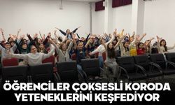 ÖĞRENCİLER ÇOKSESLİ KORODA YETENEKLERİNİ KEŞFEDİYOR