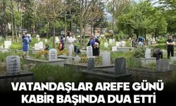 Bolu'da vatandaşlar arefe günü kabir başında dua etti