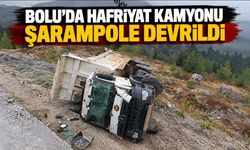 BOLU’DA HAFRİYAT KAMYONU ŞARAMPOLE DEVRİLDİ: 1 YARALI