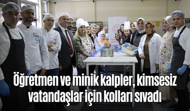 Öğretmen ve minik kalpler, kimsesiz vatandaşlar için kolları sıvadı