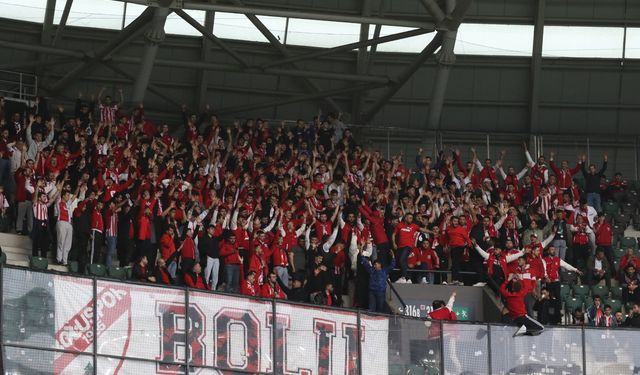 KIRMIZI-BEYAZLI TARAFTARLAR KÖRFEZ’İ İNLETTİ!