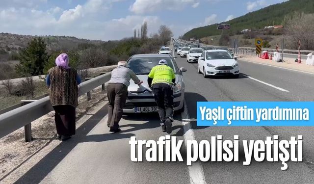 Yaşlı çiftin yardımına trafik polisi yetişti