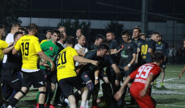 KÖYLER ARASI FUTBOL TURNUVASINDA HEYECAN VE GERGİNLİK BİR ARADA