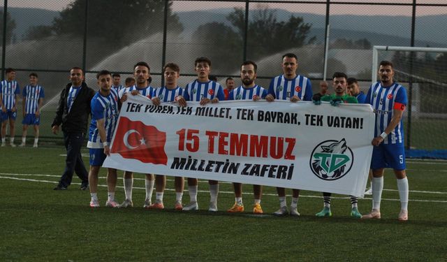 TEKKE DERE KÖYÜ, ŞEHİTLERİ ANDI VE İLK MAÇINDAN GALİP AYRILDI!