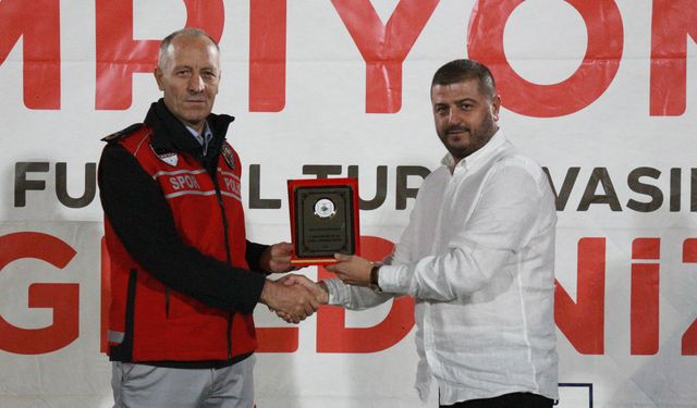 ŞAMPİYONLARA ÖDÜL YAĞMURU