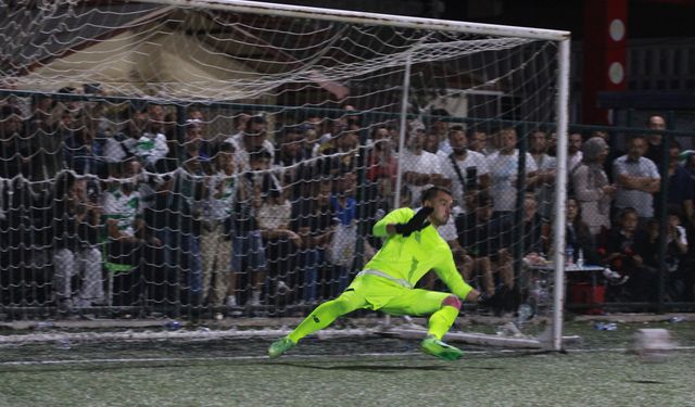 PELİTÇİK KÖYÜ NEFES KESEN PENALTI SAVAŞIYLA SON 8’DE!