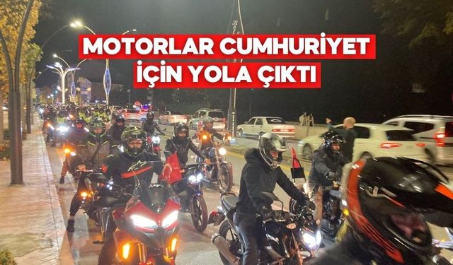 Bolu’da 200 motosikletli Cumhuriyet korteji düzenledi! Şehir bayraklarla donatıldı