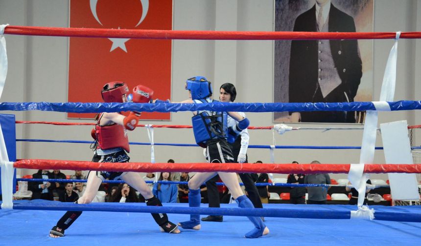 GENÇ MUAYTHAİ SPORCULARI BOLU’DA TER DÖKTÜ