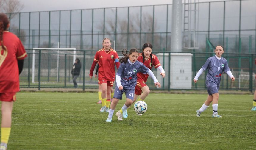 U17 KIZLAR’DA DERBİ LİDERİN OLDU